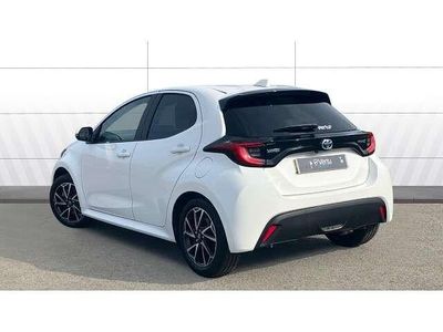 Used Toyota Yaris Hybrid Design 116 HP (85 kW) 2022 White Hatchback