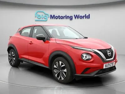 Używany Nissan Juke Acenta 114 KM (83 kW) 2022 Czerwony SUV