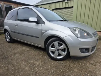 Used Ford Fiesta 75 HP (55 kW) 2006 Silver Hatchback