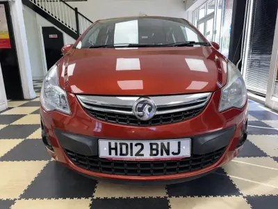 Usado Vauxhall Corsa Active 100 HP (73 kW) 2012 Laranja Citadino