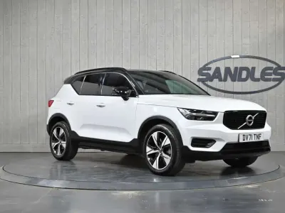 Used Volvo XC40 R-Design 211 HP (155 kW) 2021 White SUV