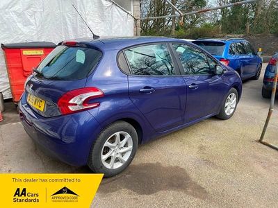 Używany Peugeot 208 Active 68 KM (50 kW) 2015 Niebieski Hatchback