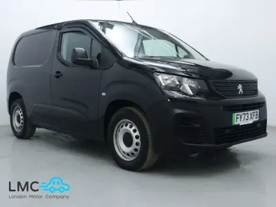 Używany Peugeot E-Partner Premium 100 kW (136 KM) 2023 Czarny Minivan