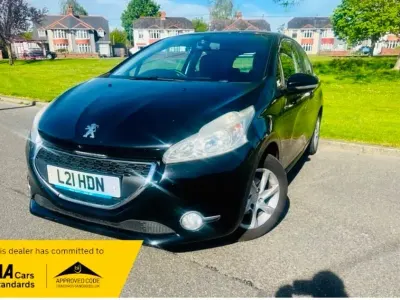 Gebraucht Peugeot 208 Active 68 PS (50 kW) 2012 Schwarz Kleinwagen