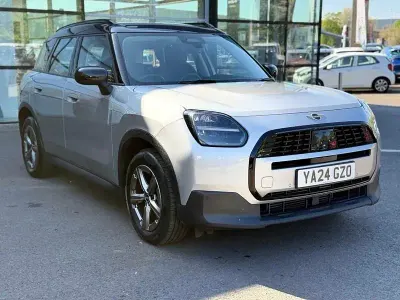 Używany Mini Countryman Classic 170 KM (125 kW) 2024 Srebrny SUV