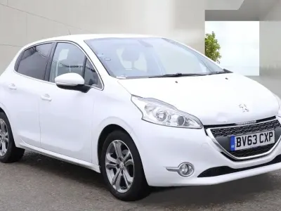 Used Peugeot 208 Allure 82 HP (60 kW) 2013 White Hatchback
