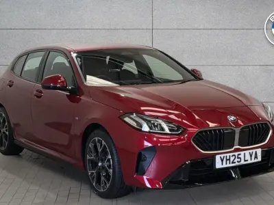 Usado BMW 120 M Sport 168 CV (123 kW) 2025 Rojo Utilitario