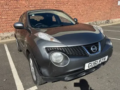 Usado Nissan Juke Acenta 110 HP (80 kW) 2011 Cinzento SUV