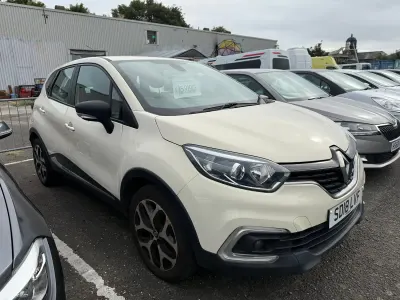 Used Renault Captur Dynamique 90 HP (66 kW) 2018 Cream SUV
