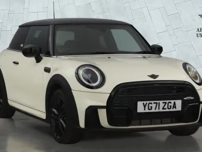 Usado Mini Cooper Hatch 134 CV (98 kW) 2021 Blanco Utilitario