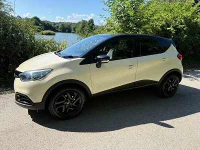 Used Renault Captur Dynamique 90 HP (66 kW) 2015 Cream SUV