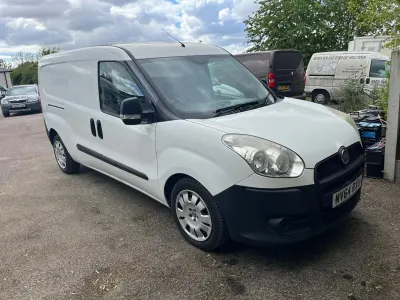 Używany Fiat Doblò 105 KM (77 kW) 2014 Biały Minivan