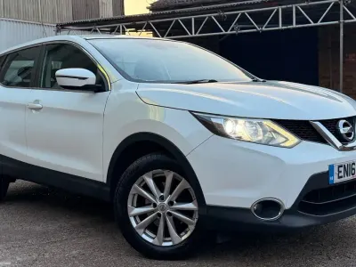 Used Nissan Qashqai Acenta 2016 White SUV