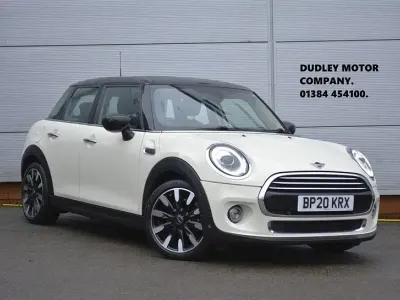 Begagnad Mini Cooper Exclusive 136 HK (100 kW) 2020 Vit Halvkombi