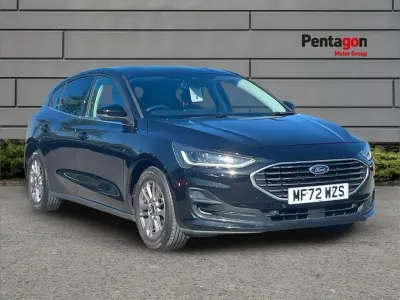 Begagnad Ford Focus Titanium 123 HK (90 kW) 2023 Svart Halvkombi