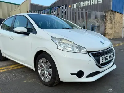 Used Peugeot 208 Access 82 HP (60 kW) 2013 White Hatchback
