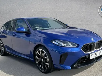Begagnad BMW 120 M Sport 168 HK (123 kW) 2025 Blå Halvkombi