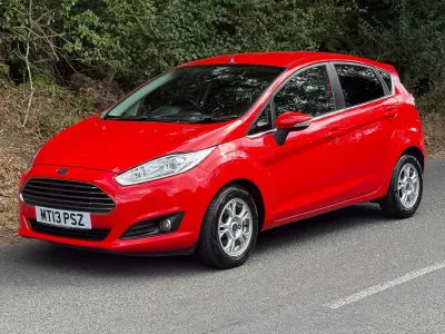 Used Ford Fiesta Titanium 95 HP (69 kW) 2013 Red Hatchback