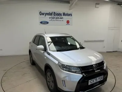 Neu Suzuki Vitara 110 PS (80 kW) 2025 Silber SUV