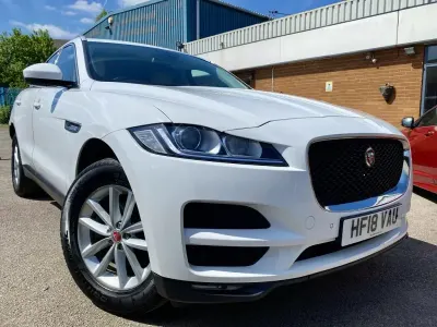 Begagnad Jaguar F-Pace Prestige 180 HK (132 kW) 2018 Vit SUV