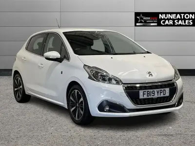 Used Peugeot 208 S 82 HP (60 kW) 2019 White Hatchback