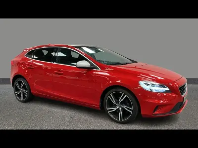 Begagnad Volvo V40 R-Design Pro 2017 Röd Halvkombi