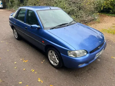 Used Ford Escort Finesse 90 HP (66 kW) 2000 Blue Hatchback