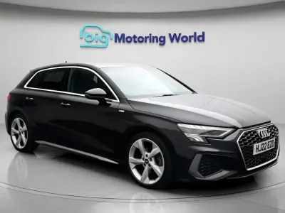 Begagnad Audi A3 Sportback S-Line 2022 Svart Halvkombi