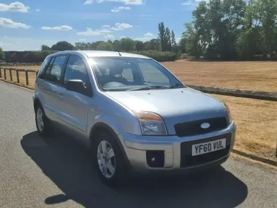 Used Ford Fusion Zetec 68 HP (50 kW) 2011 Silver Hatchback