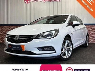 Used Vauxhall Astra SRi 150 HP (110 kW) 2016 White Hatchback