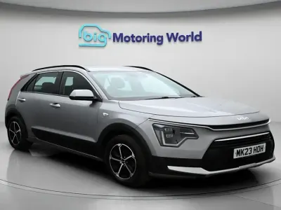 Używany Kia Niro 139 KM (102 kW) 2023 Szary SUV