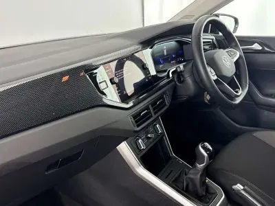 Begagnad VW Polo Life 95 HK (69 kW) 2023 Svart Halvkombi