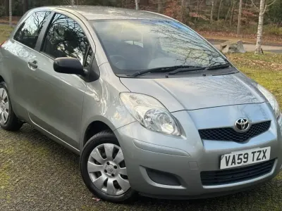 Begagnad Toyota Yaris T2 69 HK (50 kW) 2010 Silver Halvkombi