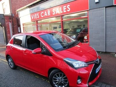 Used Toyota Yaris 99 HP (72 kW) 2016 Red Hatchback