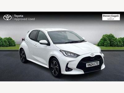 Used Toyota Yaris Hybrid Design 2024 White Hatchback