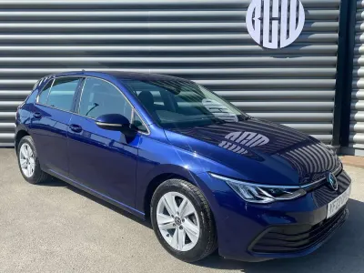Used VW Golf VIII Life 130 HP (95 kW) 2023 Blue Hatchback