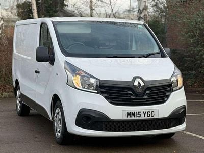 White Used 2015 Renault Trafic Business MPV | £5,795 (Fair price)