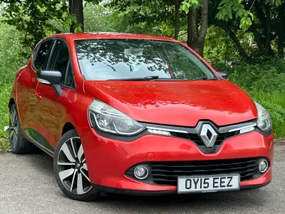 Begagnad Renault Clio IV Dynamique 90 HK (66 kW) 2015 Röd Halvkombi