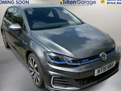 Begagnad VW Golf VII Advance 204 HK (150 kW) 2018 Grå Halvkombi