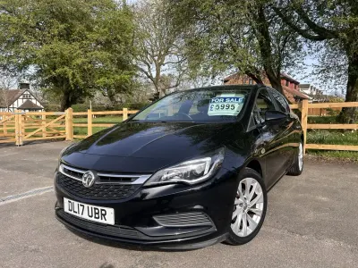 Second-hand Vauxhall Astra 2017 Negru Hatchback