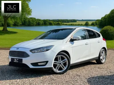 Begagnad Ford Focus Zetec 125 HK (91 kW) 2017 Vit Halvkombi