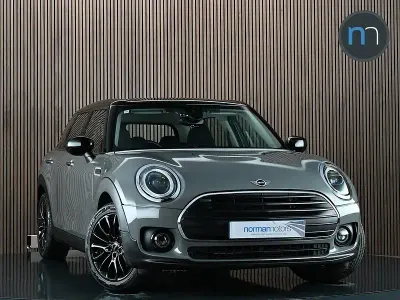 Usado Mini Cooper Clubman Classic 136 CV (100 kW) 2022 Gris Familiar