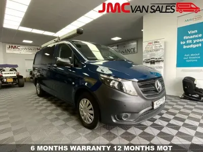 Usado Mercedes Vito Progressive 136 HP (100 kW) 2021 Azul Van