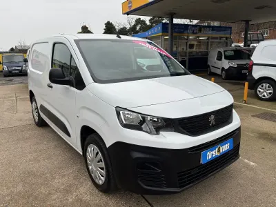 Used Peugeot Partner Premium 100 HP (73 kW) 2023 White MPV