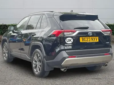Begagnad Toyota RAV4 Design 2023 Svart SUV