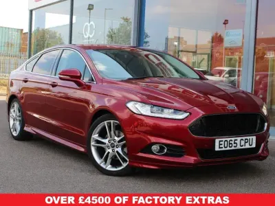Used Ford Mondeo Titanium 240 HP (176 kW) 2015 Red Hatchback