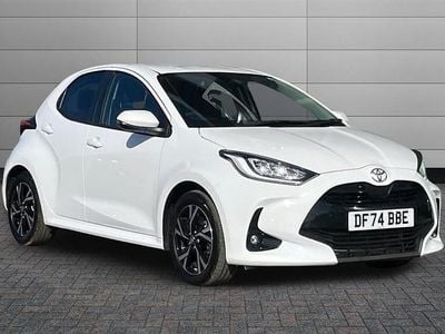 Used Toyota Yaris Hybrid Design 116 HP (85 kW) 2024 Pure white Hatchback