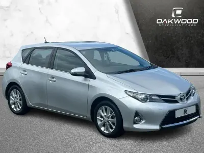 Used Toyota Auris Multidrive S 132 HP (97 kW) 2015 Silver Hatchback