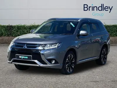 Begagnad Mitsubishi Outlander P-HEV 198 HK (145 kW) 2017 Grå SUV