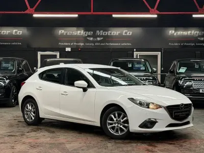 Used Mazda 3 100 HP (73 kW) 2015 White Hatchback